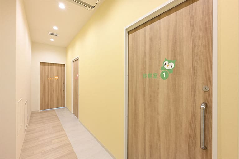 診察室前
